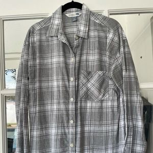 Old Navy boyfriend shirt; gray & white plaid